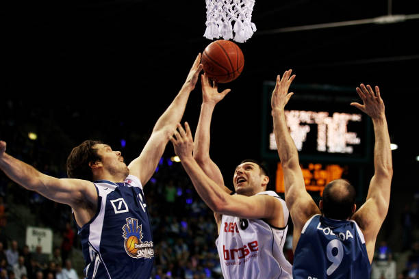 王炜雄凭借 王炜雄凭借