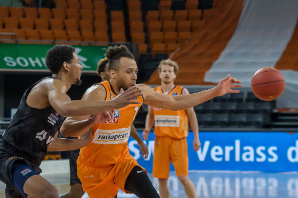 在锋线上保 在锋线上保