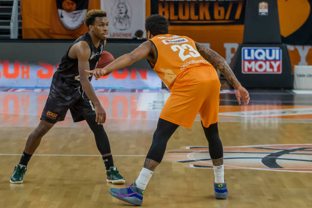 对竞争激烈 对竞争激烈